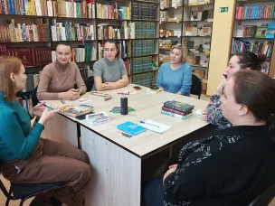 В городской библиотеке №4 прошла первая встреча – знакомство книжного клуба «Тихий уголок»